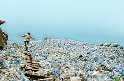 Auf den ersten Blick fast ästhetisch, auf den zweiten schrecklich: eine Müllhalde aus Plastikflaschen Foto: Naturvision