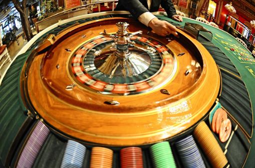 Rien ne va plus? Der Besuch in einem Casino ist zweifelsohne ein Erlebnis, doch Glücksspiel kann süchtig machen. Foto: dpa/Uli Deck
