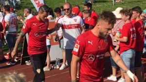 Der VfB Stuttgart gastiert in Ilshofen – mit dabei sind auch Daniel Ginczek (links) und Alexandru Maxim. Foto: Markus Merz