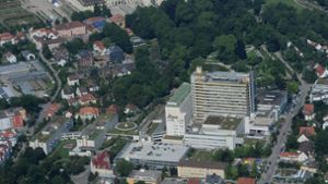 Das Klinikum von oben mit dem Helikopterlandeplatz (links) Foto: Werner Kuhnle