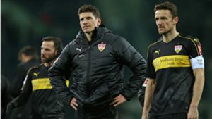 Seit 670 Minuten ohne Tor: VfB-Stürmer Mario Gomez stemmt die Hände in die Hüften Foto: Baumann