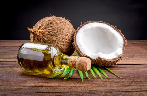 Kokosöl und Kokosfett galten lange als Superfood, Schlankmacher und besonders gesund. Foto: aedkafl/Adobe Stock