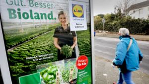 Auch die Bioland-Bauern profitieren vom Verkauf ihrer Produkte in den Discountern Foto: dpa/Roland Weihrauch