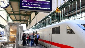 Am Freitag war es am Stuttgarter Hauptbahnhof zu Gedränge im Pfingstreiseverkehr gekommen. Am Samstagmorgen hatte sich die Lage dann wieder entspannt. Foto: www.7aktuell.de |