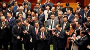 Hongkongs Legislativrat hat das umstrittene Sicherheitsgesetz für die chinesische Sonderverwaltungsregion einstimmig verabschiedet. Foto: Lui Siu Wai/XinHua/dpa