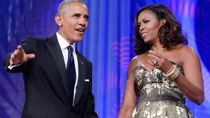 Michelle und Barack Obama haben gute Laune – sie wollen für Netflix neue Programme entwickeln. Foto: dpa