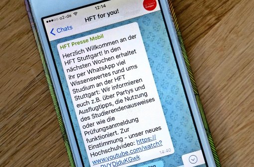 Über Whatsapp bekommen Erstsemester schnelle Infos zum Studium. Foto: HFT Stuttgart