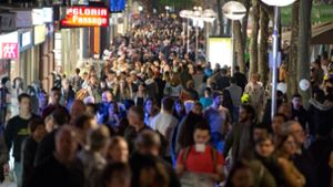 Über 200 000 Besucher und damit ein Rekordergebnis zählt die City-Initiative bei der langen  Einkaufsnacht in Stuttgart. Foto: Lichtgut - Oliver Willikonsky