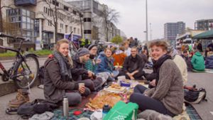 Picknick statt Pkw: Die Hauptstätter Straße war am Sonntag von Demonstranten blockiert. Foto: 7aktuell.de/Andreas Werner