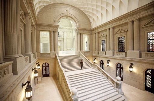 Neuer Glanz, alte Pracht: die Treppenhalle der sanierten Staatsbibliothek Unter den Linden in Berlin. Foto: epd/Juergen Blume