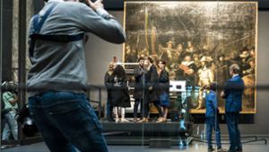 Die Untersuchung und Restaurierung von Rembrandts „Die Nachtwache“ hat am Montag begonnen. Foto: dpa