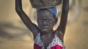 Viele Mädchen in Afrika müssen früh heiraten und im Haushalt arbeiten. Foto: AP