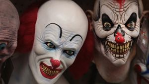 Masken wie diese werden normalerweise nur an Halloween aufgesetzt. Momentan häufen sich die Fälle von Übergriffen, bei denen Täter sich als Clowns verkleiden. Foto: Getty