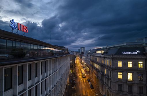 Die UBS und die Credit Suisse liegen sich direkt gegenüber am Zürcher Paradeplatz. Foto: dpa/Michael Buholzer