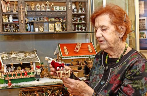 Gerti Michl aus Ditzingen sammelte 20 Jahre lang für ihren Mini-Weihnachtsmarkt. Mehr Fotos finden Sie in unserer Bildergalerie. Klicken Sie sich durch. Foto:  