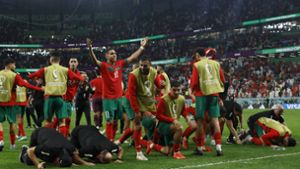 Pure Emotionen: die Marokkaner nach ihrem Sieg gegen Spanien. Foto: imago/IMAGO/JuanJo Martín