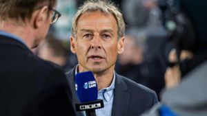 Jürgen Klinsmann als TV-Experte beim Spiel Deutschland gegen Serbien am Mittwochabend in Wolfsburg. Foto: AFP
