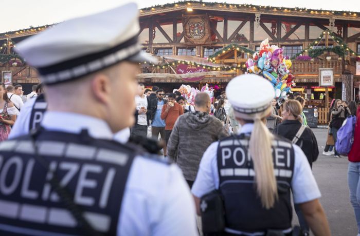 Unterwegs mit einer Streife auf dem Wasen: Was die Polizei auf dem Cannstatter Volksfest erlebt