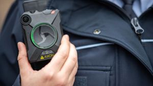 Auch der Einsatz von Schulterkameras („Bodycams“) bei Polizeibeamten ist Bestandteil des Gesetzes. Foto: dpa/Sebastian Gollnow