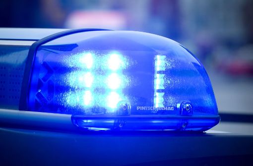 Im Kreis Lörrach rückte die Polizei zu einem Unfall aus, bei dem ein Fahrzeug in einem Bach landete. Foto: dpa-Zentralbild