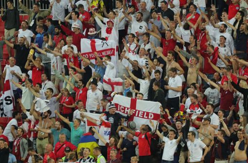 Englische Fans haben sich in Düsseldorf daneben benommen (Archivbild). Foto: dpa