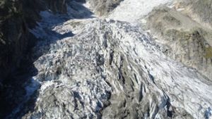 Ein Teil dieses Gletschers in den Alpen droht abzubrechen. Eine italienische Gemeinde könnte davon betroffen werden. Foto: dpa/---