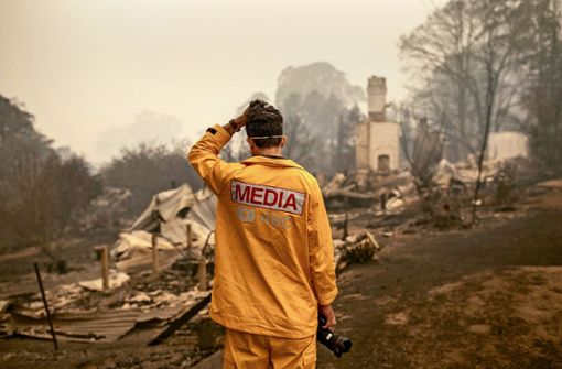 Das verheerende Buschfeuer in Australien verschont weder die Natur noch die Siedlungen und Häuser. Foto: dpa/Sean Davey
