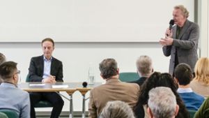 Macit Karaahmetoglu (links) und Claus Schmiedel erklären, warum es auch ein Bündnis auf Kreisebene braucht Foto: Simon Granville