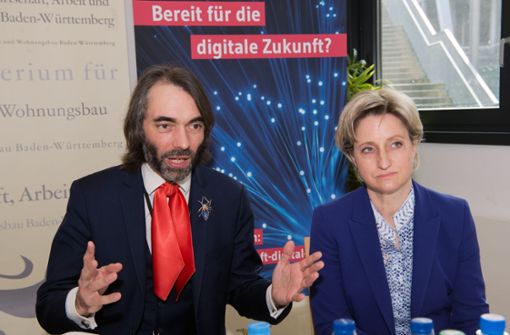 Mathematik-Superstar Cédric Villani und Wirtschaftsministerin Nicole Hoffmeister-Kraut. Foto: Oliver Willikonsky/Lichtgut