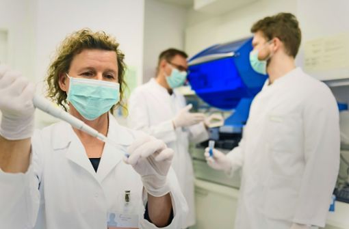 Die Molekularbiologin Patricia Widmaier kam als Freiwillige ans Klinikum Stuttgart. Nun ist sie fest angestellt. Foto: Klinikum/Max Kovalenko