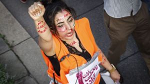 In Solidarität mit den Protesten im Iran fanden weltweit in den vergangenen Monaten immer wieder Demonstrationen für Frauenrechte statt, wie hier in Stuttgart im Oktober 2022. Foto: Lichtgut/Julian Rettig