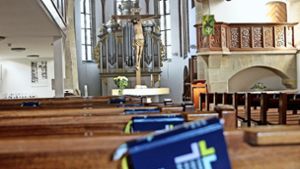 Auch unter der Woche liegen in manchen Kirchen, wie hier in Gerlingen, die Gesangbücher bereit. Foto: factum/Bach