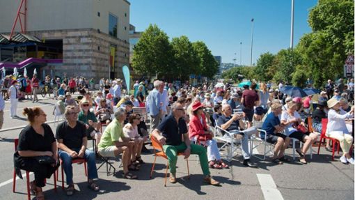 Im Juli 2018 macht Aufbruch Stuttgart mit der Aktion „1000 Stühle“ die B 14 zur Feier-Meile Foto: Lichtgut/Oliver Willikonsky