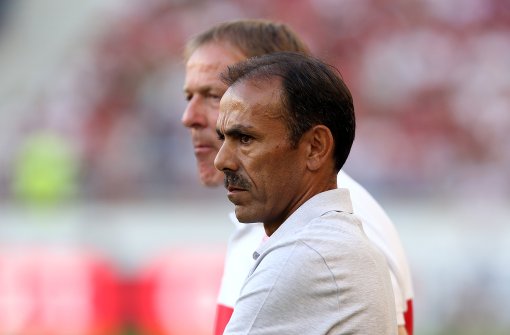 Trainer Jos Luhukay ist bei Fußball-Zweitligist VfB Stuttgart entnervt vom Streit mit Sportvorstand Jan Schindelmeiser zurückgetreten. Foto: Pressefoto Baumann