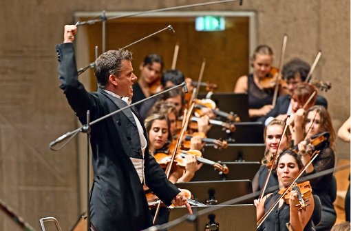 Philippe Jordan und das Gustav-Mahler-Jugendorchester im Stuttgarter Beethovensaal Foto: Holger Schneider