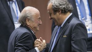Wird Platini Blatters Nachfolger? Unschuldig fühlen sich zumindest beide. Foto: KEYSTONE