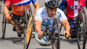 Der Italiener Alessandro Zanardi bei einem Paralympischen Straßenrennen Foto: dpa/Jens Büttner