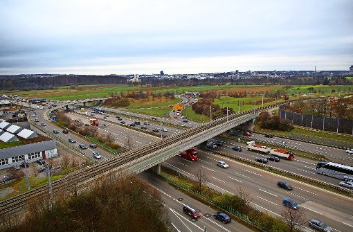 Eine Verkehrsuntersuchung hat ergeben, dass der Knotenpunkt A8/Nord-Süd-Straße nicht leistungsfähig genug ist. Foto: Archiv Alexandra Kratz