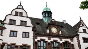 Nach einer Bombendrohung wurde das Freiburger Rathaus durchsucht. Foto: Patrick Seeger/dpa