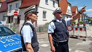 Die Polizisten Katharina Zinth und Dirk Stiller zeigen Präsenz gegen Einbrecher in einem Ludwigsburger Wohngebiet. Foto: factum/Granville