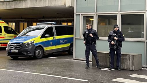Die Polizei rückte mit starken Kräften zum Katharinenhospital in Stuttgart-Mitte aus. Foto: 7aktuell.de/Andreas Werner/7aktuell.de | Andreas Werner