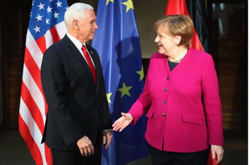 Während US-Vizepräsident Mike Pence von Europa einen Ausstieg aus dem Iran-Abkommen verlangt, kritisiert Angela Merkel die geplanten Autozölle. Foto: Getty Images Europe