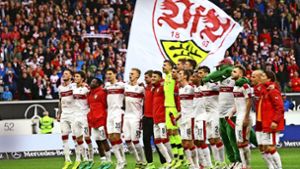 Die Spieler des VfB Stuttgart wollen nach Möglichkeit bereits in Hannover den direkten Aufstieg besiegeln. Foto: Pressefoto Baumann