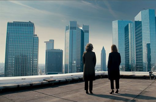 Es geht immer noch höher hinauf: Die Bankerin  Christelle Leblanc (Désirée Nosbusch, li.) und die Aufsteigerin Jana Liekam (Paula Beer). Foto: ZDF/Letterbox Filmproduktion
