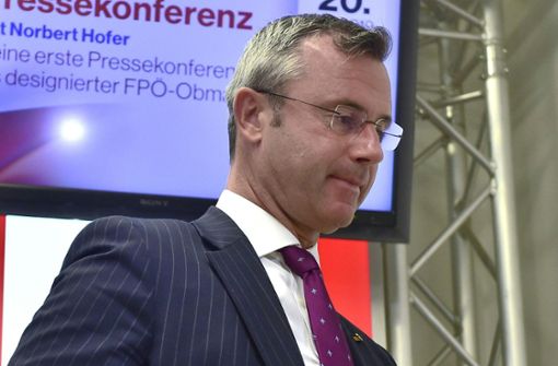 Der designierte FPÖ-Parteichef Norbert Hofer drohte auf einer Pressekonferenz mit dem Rücktritt aller Minister. Foto: dpa