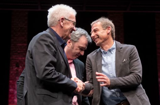 Winfried Kretschmann (links) und Jürgen Klinsmann pflegen ein inniges Verhältnis. Foto: dpa