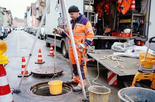 Kanalarbeiter: Ein wichtiger Beruf, aber nicht jeder will und kann ihn machen. Foto: dpa/Uwe Anspach