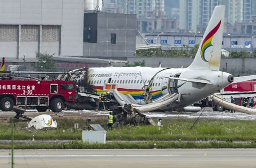 Das Flugzeug auf dem Flughafen von Chongqing Feuer. Foto: IMAGO/Xinhua/IMAGO/Liu Chan