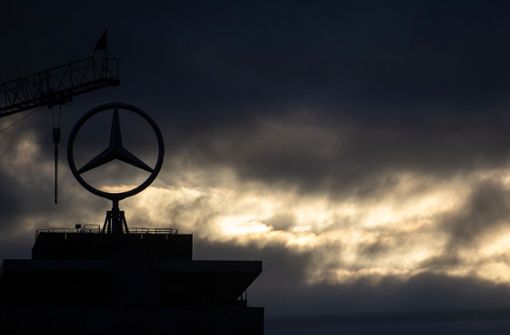 Die Daimler-Aktie leidet unter den wiederholten Gewinnwarnungen. Foto: dpa/Sebastian Gollnow