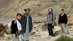 Simone  Beck mit einheimischen Helfern unterwegs zu entlegenen afghanischen Bergdörfern Foto: Familie Beck